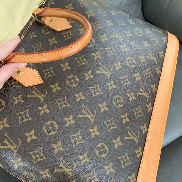 SOLD-Louis Vuitton 2010 Alma GM - Picture 2 of 8